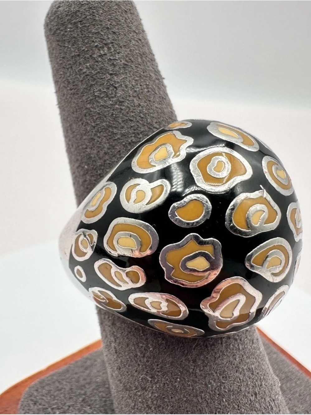 Stylish Black and Gold Enamel Dome Ring - Women Jewelry